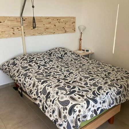 Appartement Rdc Avec Parking Prive La Fare-les-Oliviers 外观 照片