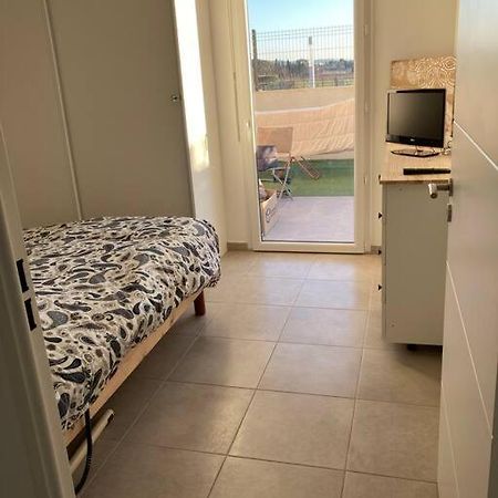 Appartement Rdc Avec Parking Prive La Fare-les-Oliviers 外观 照片